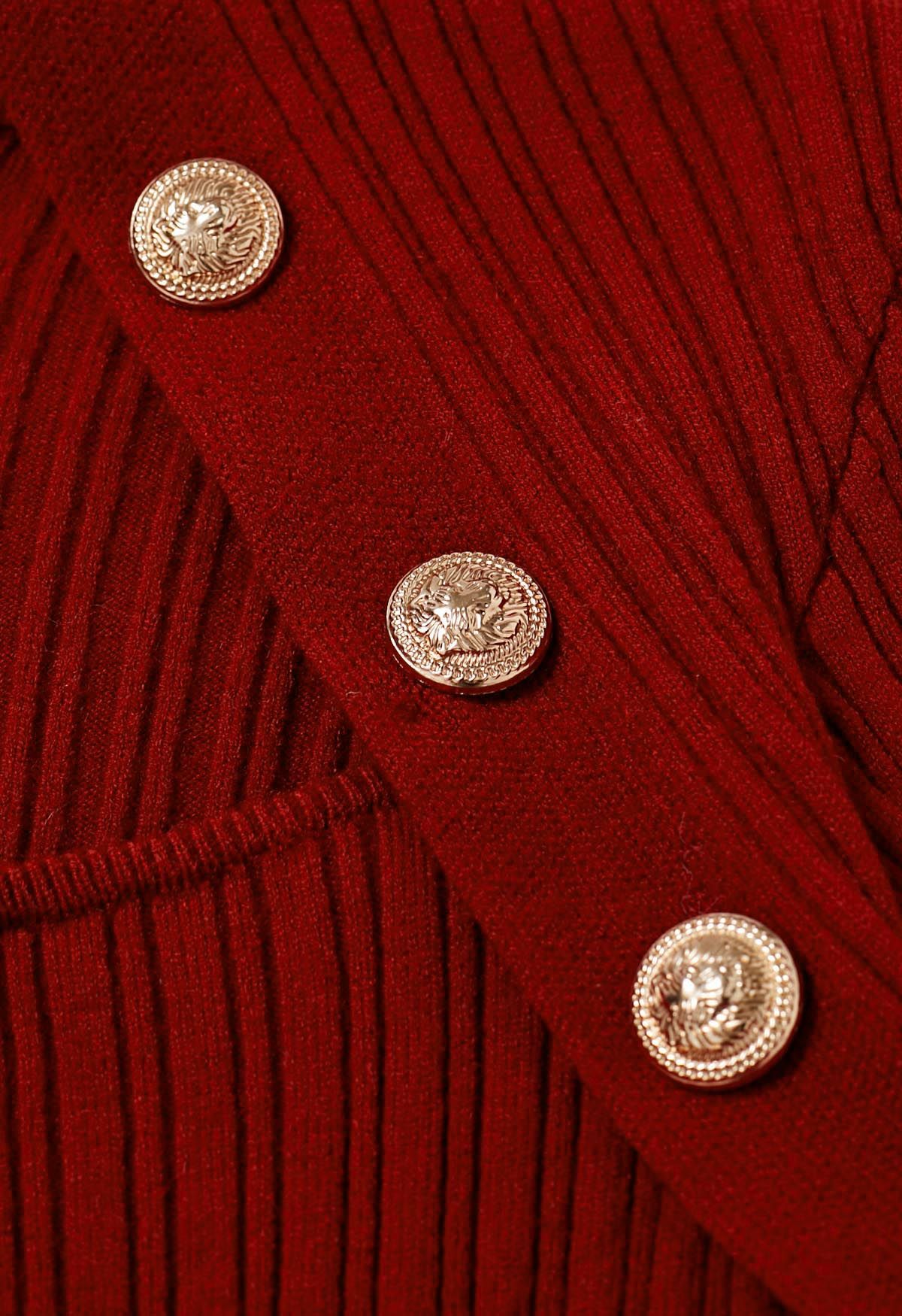 Top de punto con cuello cuadrado y adornos de botones en rojo