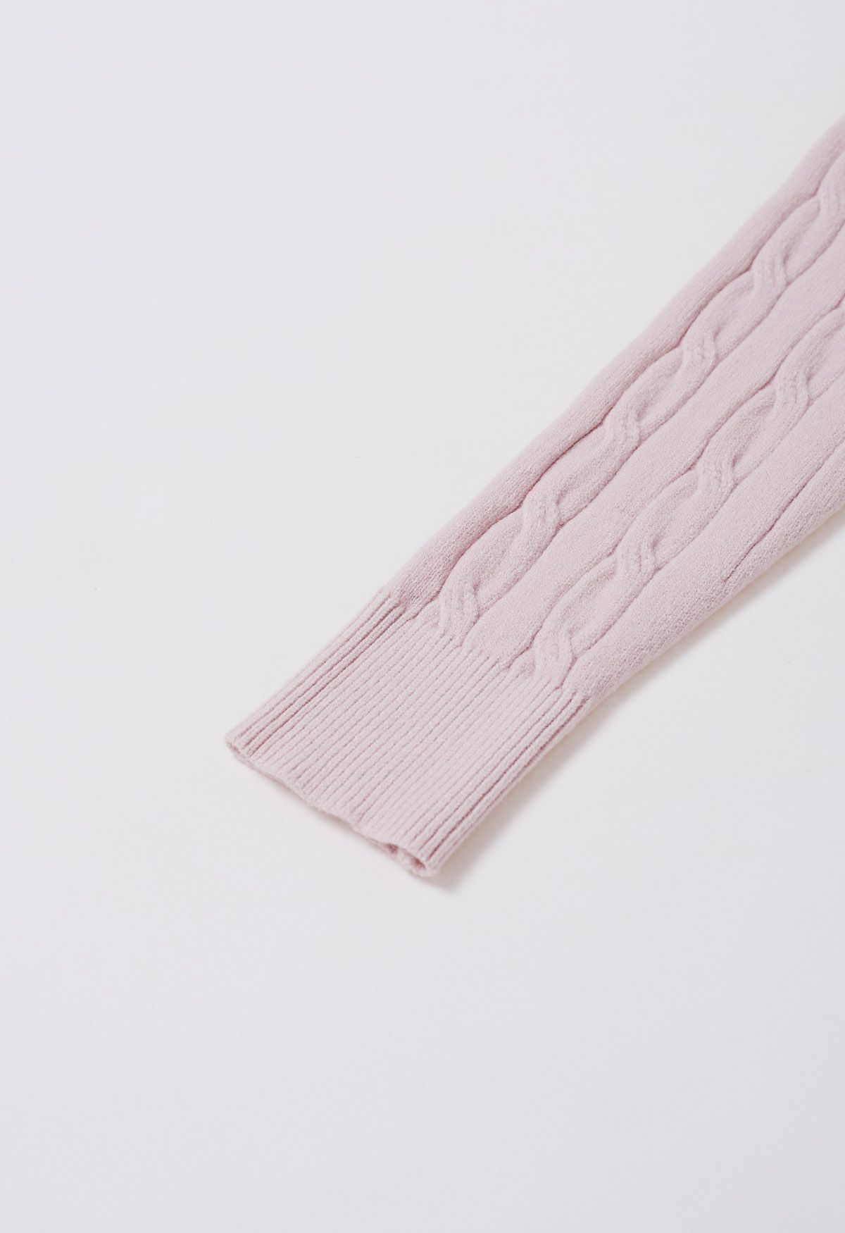 Suéter de punto de cable con cuello alto suave y difuso en rosa