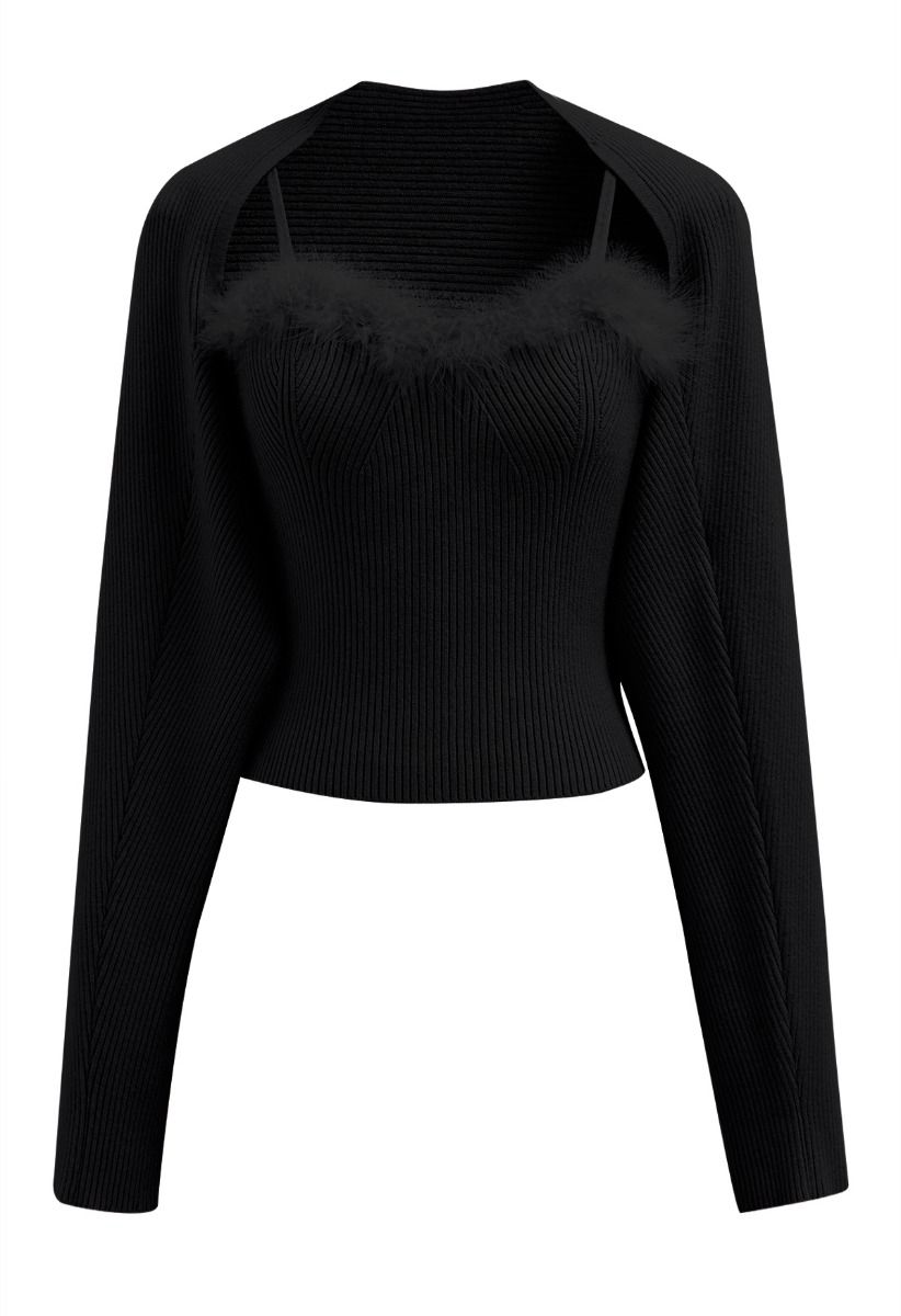 Conjunto de camiseta con ribete de plumas y manga de suéter en negro