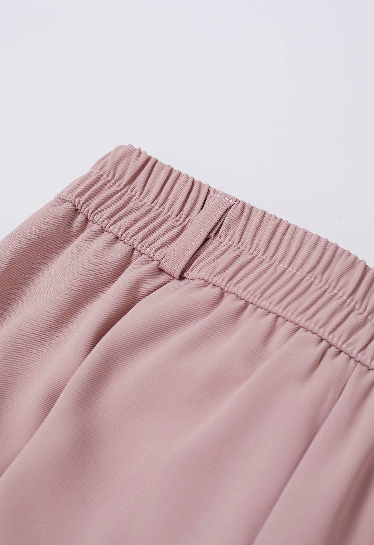 Pantalones de pierna recta con pliegues simples en rosa