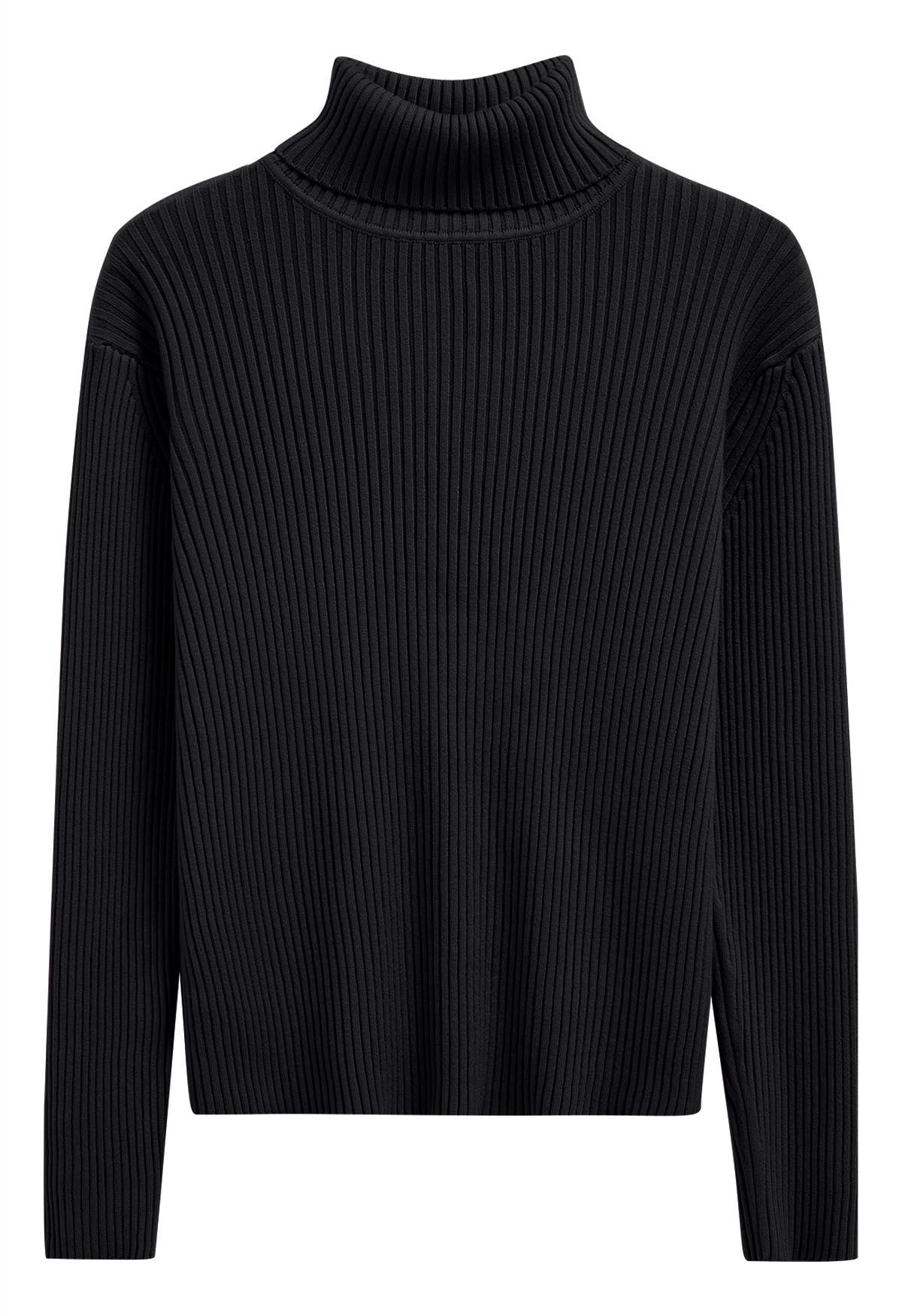 Suéter versátil de punto acanalado con cuello alto en negro
