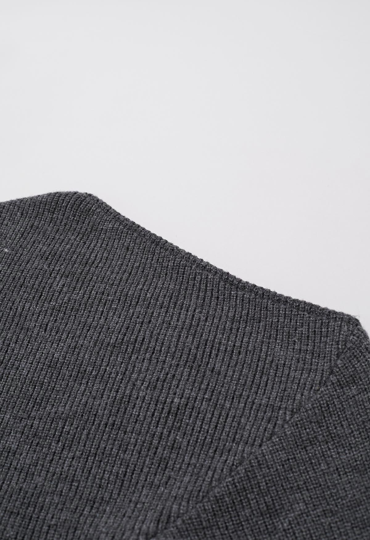 Jersey asimétrico de punto de canalé con bufanda con borlas en color humo