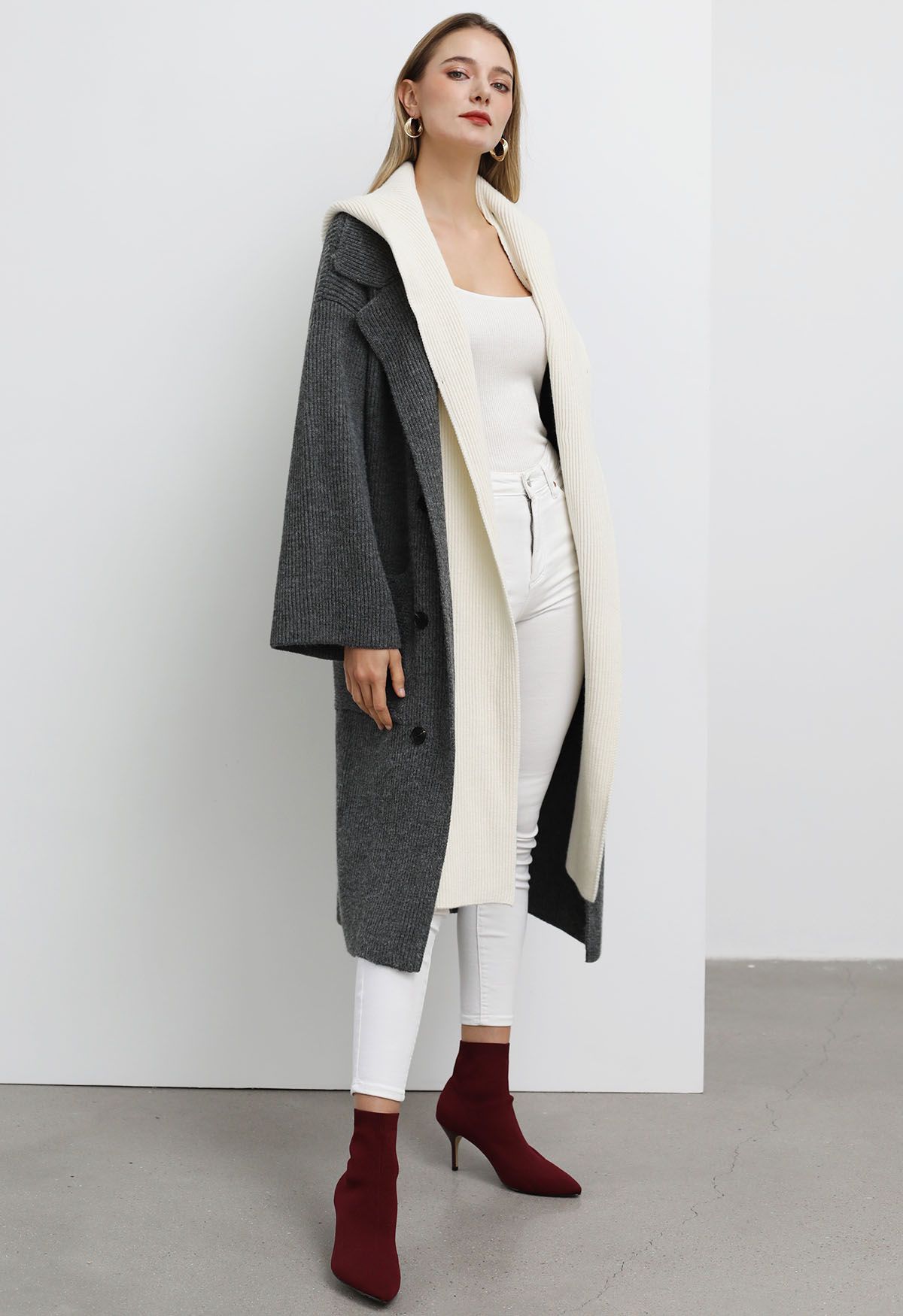 Abrigo largo con capucha de dos piezas falso en contraste en gris