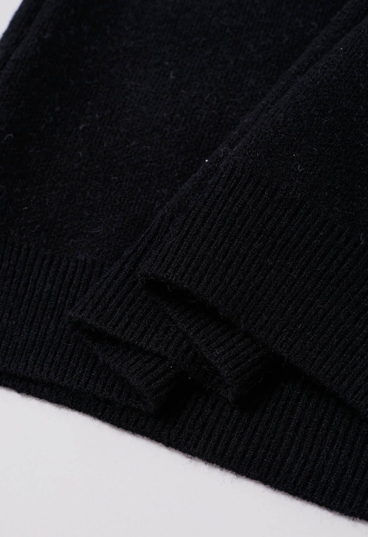 Suéter de punto con estampado de flores en contraste en negro