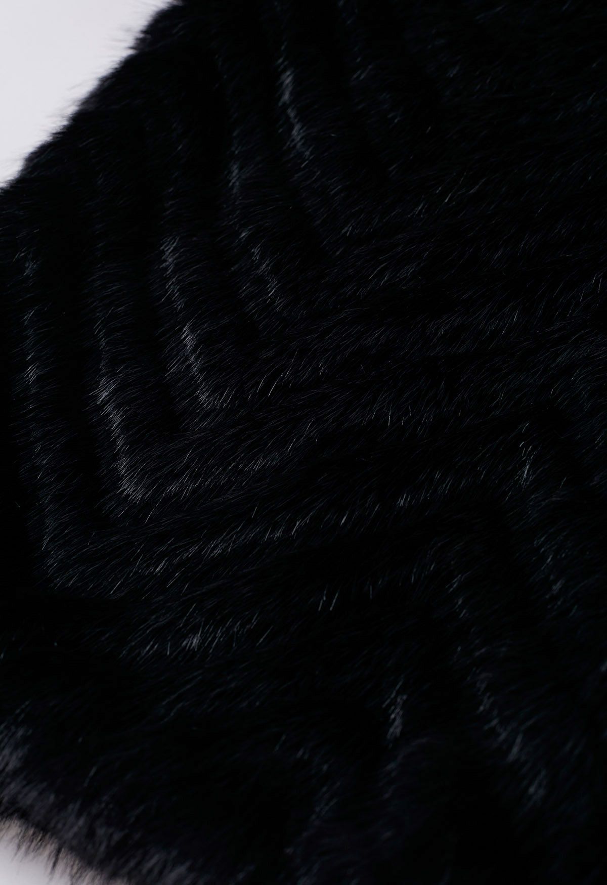Abrigo elegante de piel sintética en negro