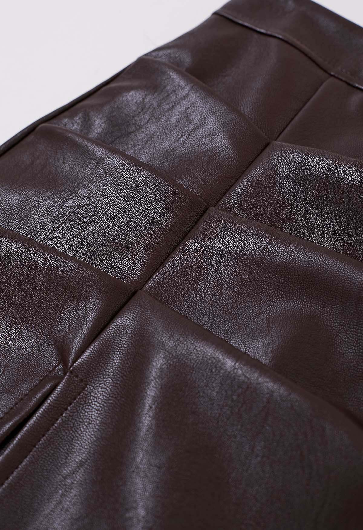 Minifalda con detalle de pliegues de piel sintética en marrón
