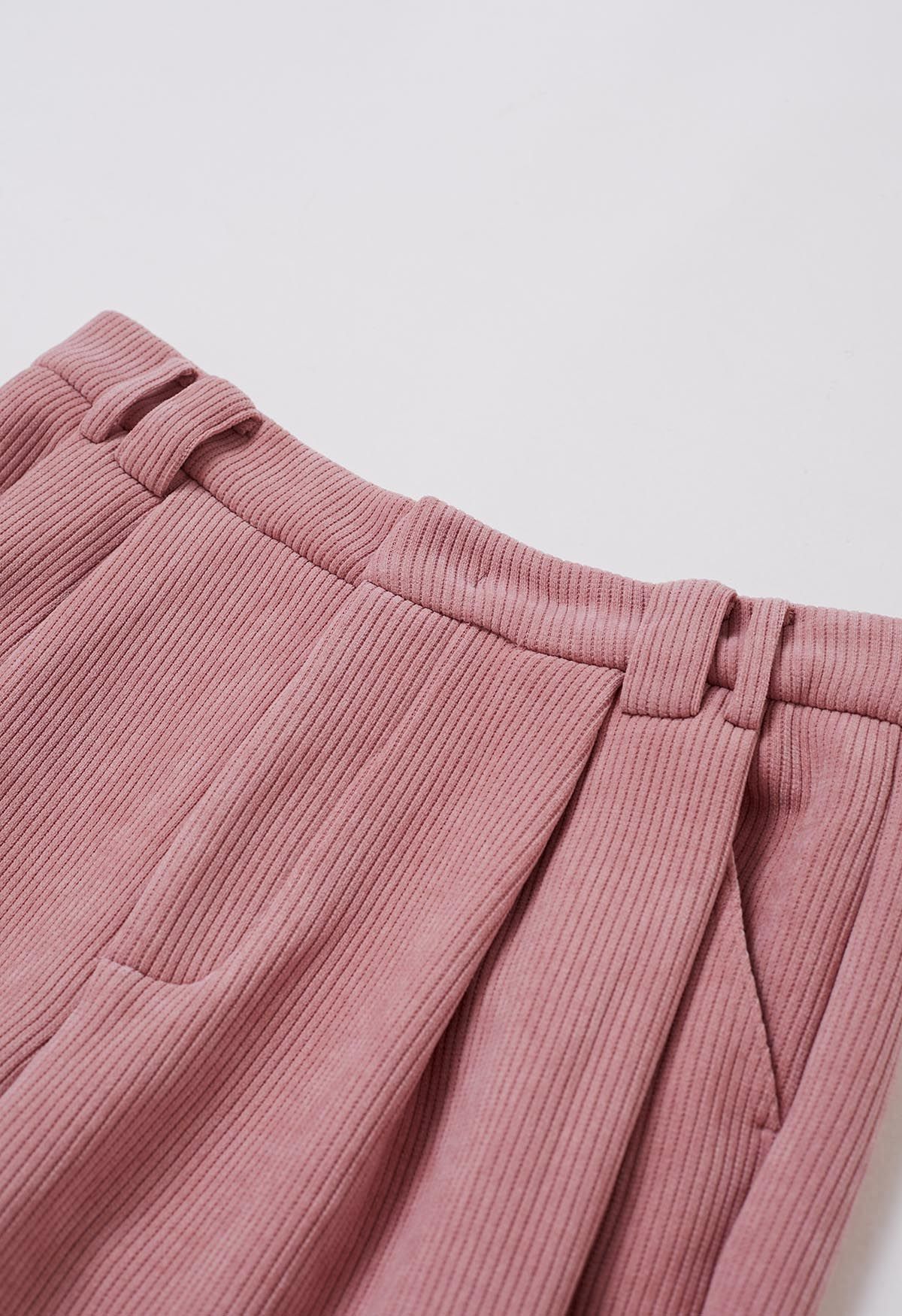 Pantalones rectos de pana con cinturón y forro polar en rosa