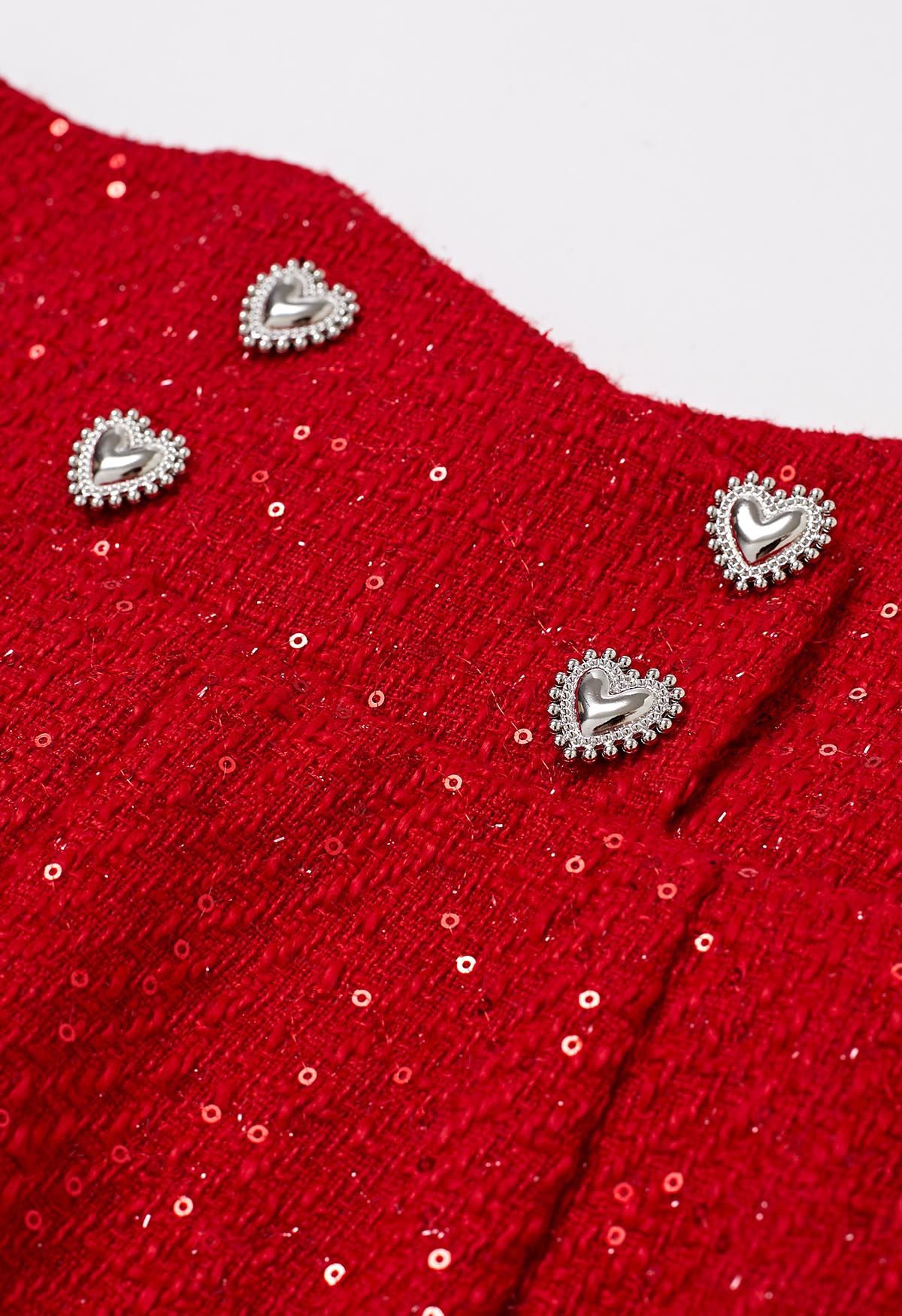 Shorts de tweed con adornos de lentejuelas y botones de corazón en rojo