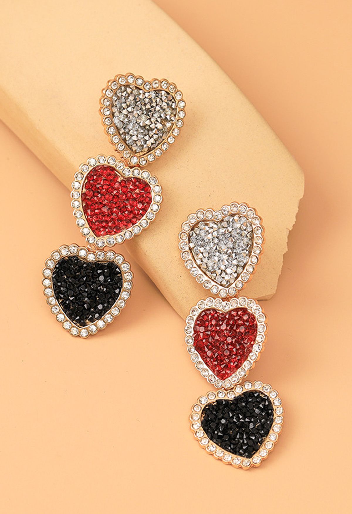 Pendientes de diamantes de imitación de corazón de tres colores en negro