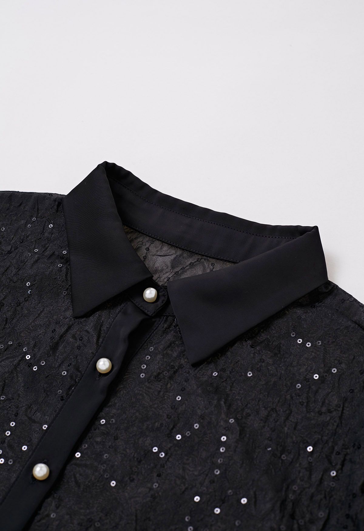 Camisa con botones de lentejuelas de malla floral en negro