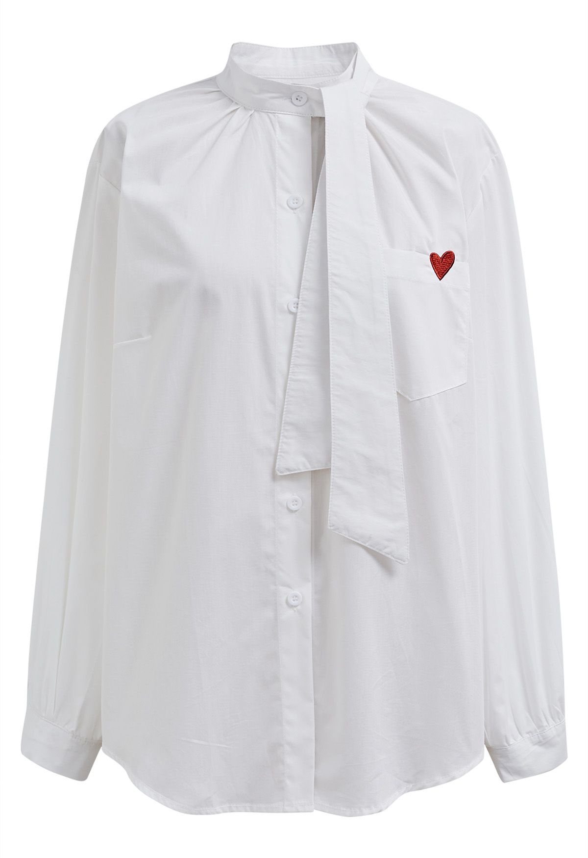 Camisa con cuello anudado y bolsillo con parche de corazón bordado