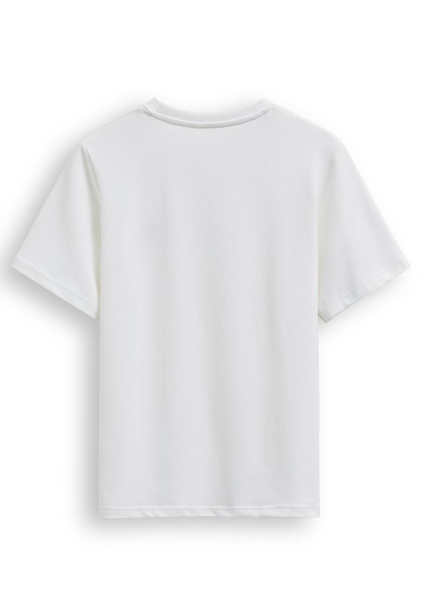 Linda camiseta con estampado de corazón bordado en blanco