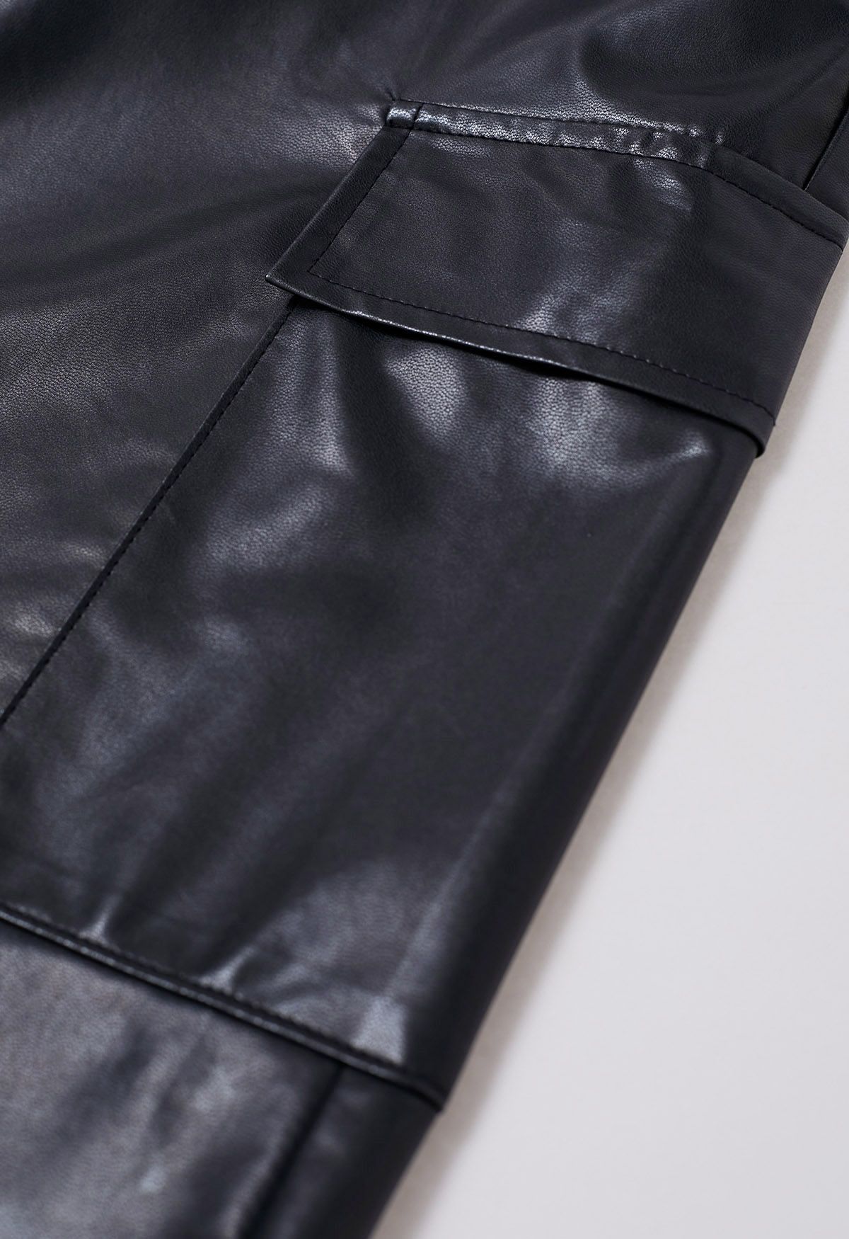 Falda larga estilo cargo de piel sintética en negro