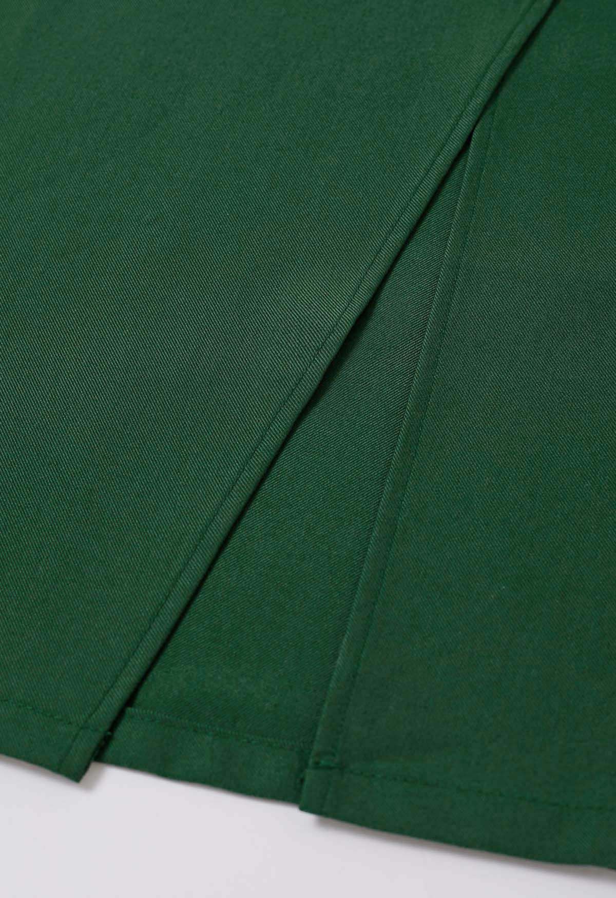 Falda con abertura delantera y bolsillo ribeteado en verde