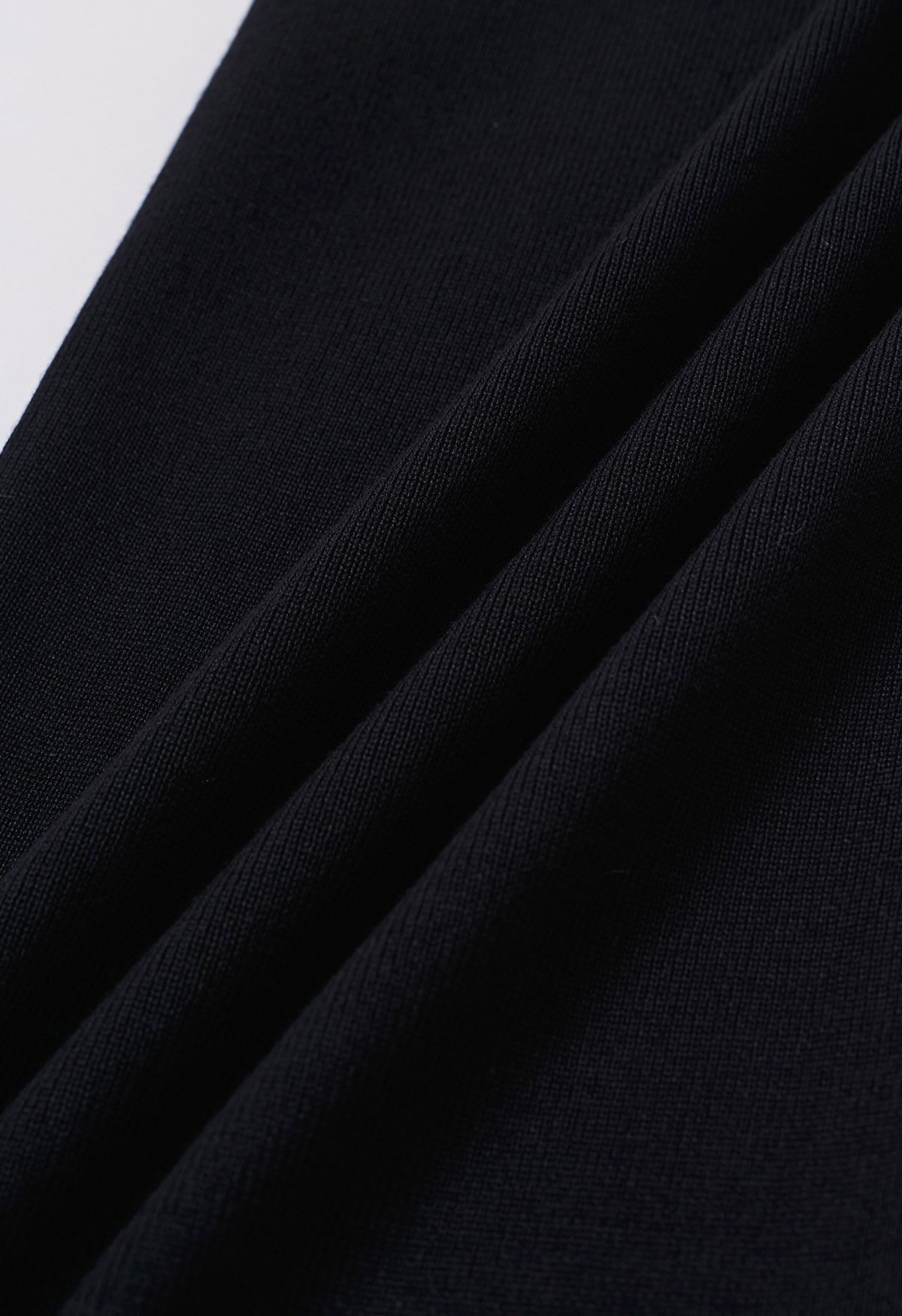 Conjunto de pantalón y cárdigan de punto con botones y estampado abstracto en negro