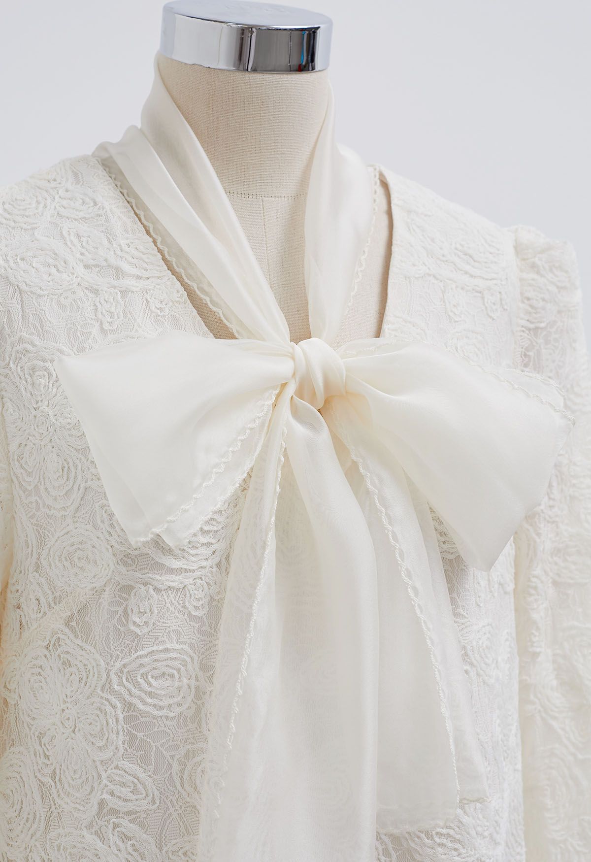 Vestido de encaje floral con escote bowknot empalmado