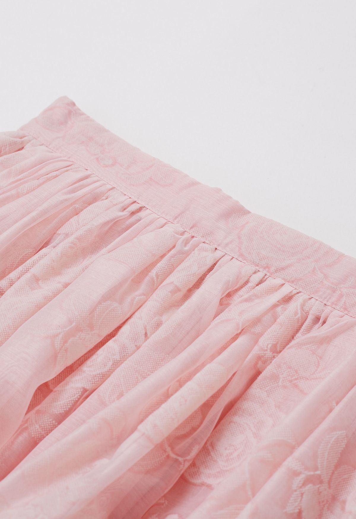 Falda midi de organza con textura de rosa de terciopelo en rosa