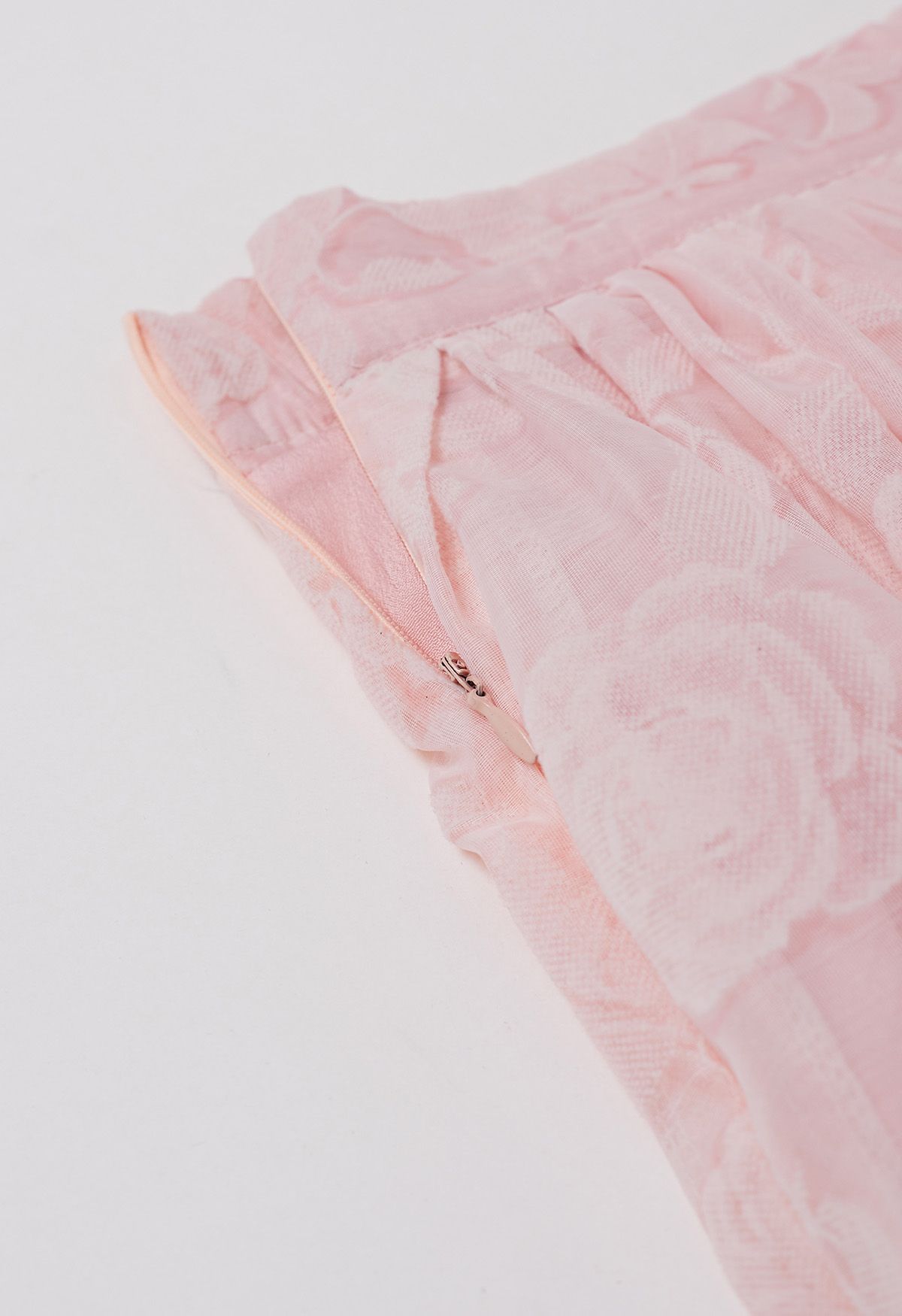 Falda midi de organza con textura de rosa de terciopelo en rosa