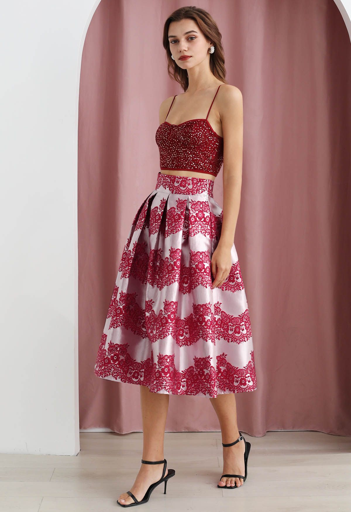Magnífica falda midi plisada de jacquard floral en rojo