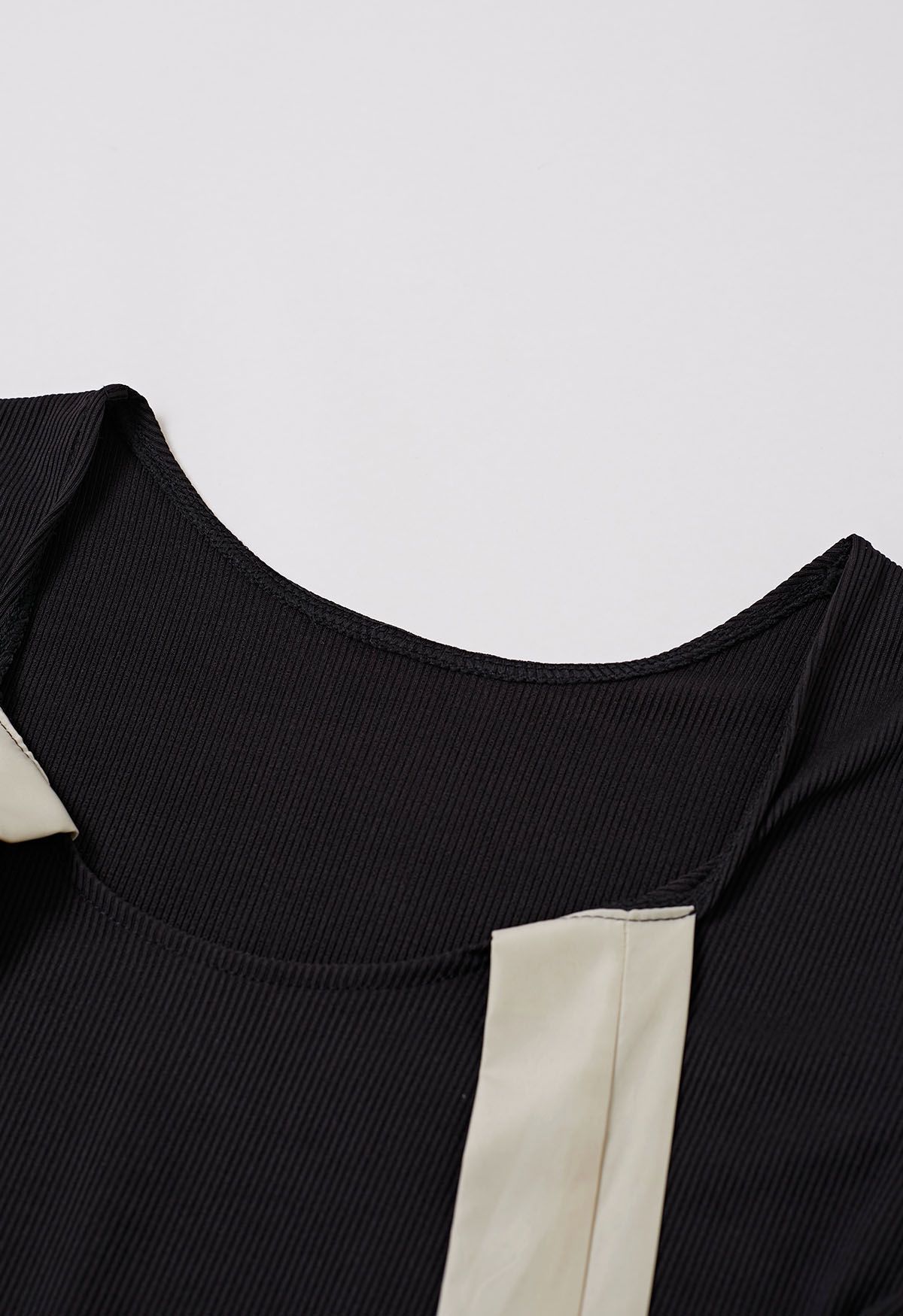 Solo para Bowknot Cutout Knit Top en negro