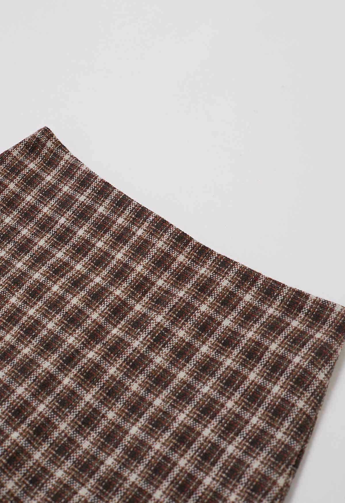 Minifalda de tweed a cuadros con dobladillo con muesca en marrón