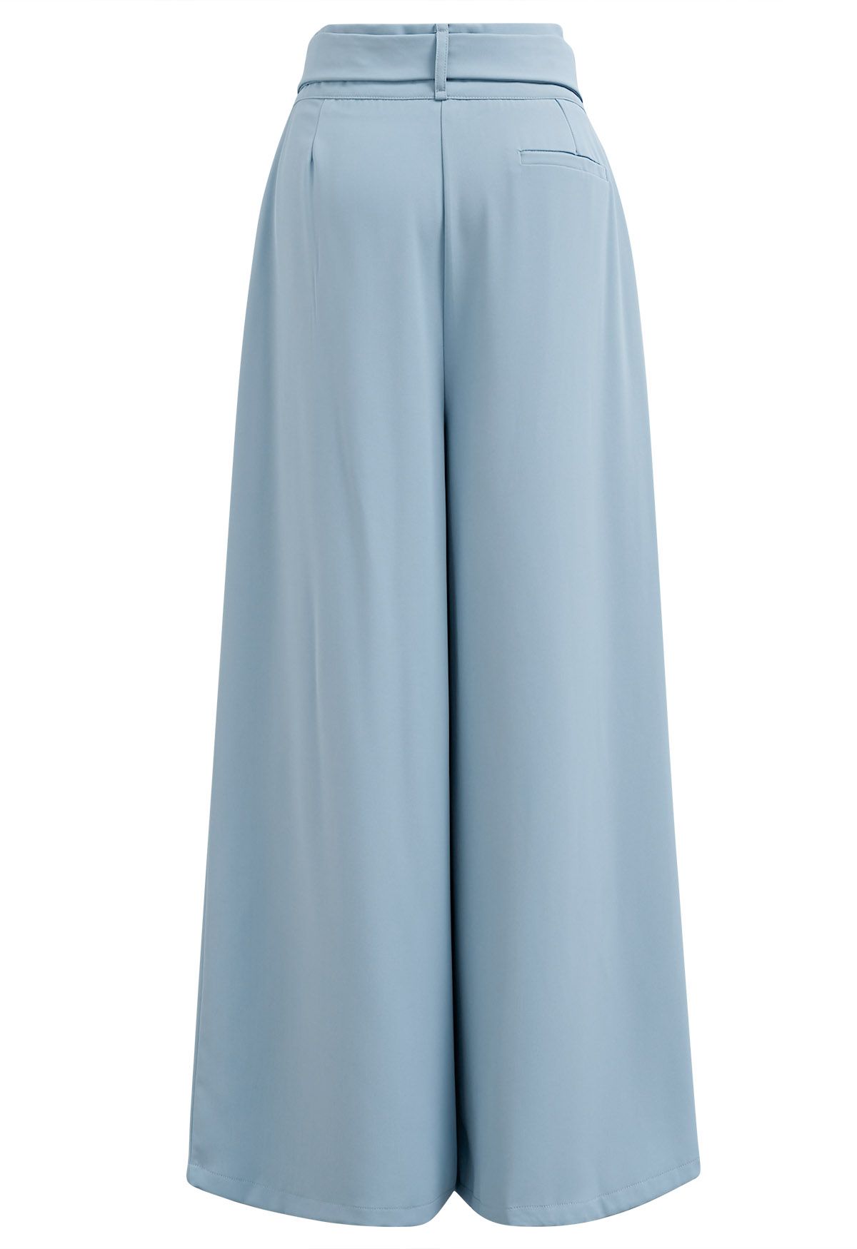 Pantalón ancho plisado con cinturón decorativo en azul