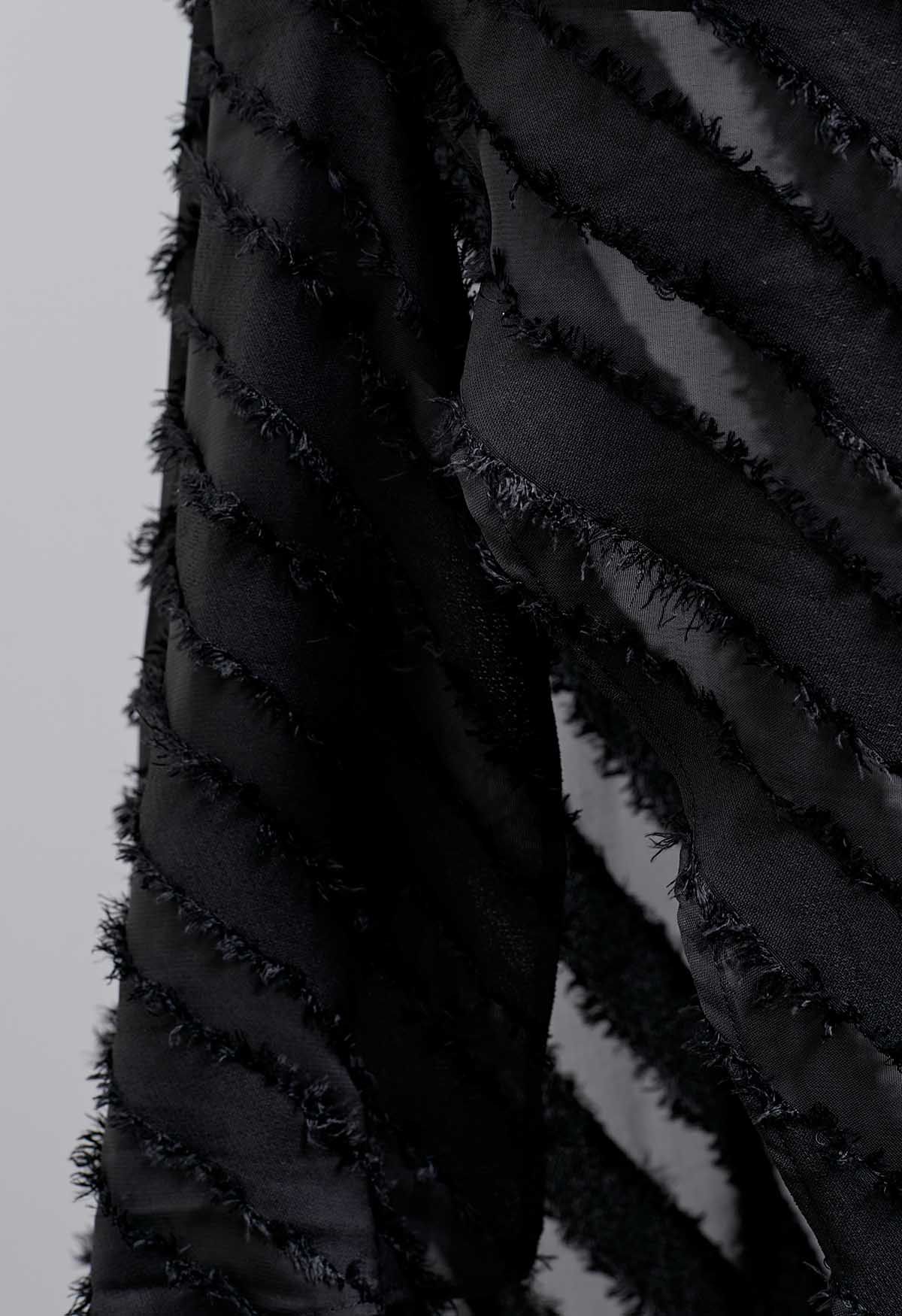 Vestido camisola con abertura y rayas con flecos en negro