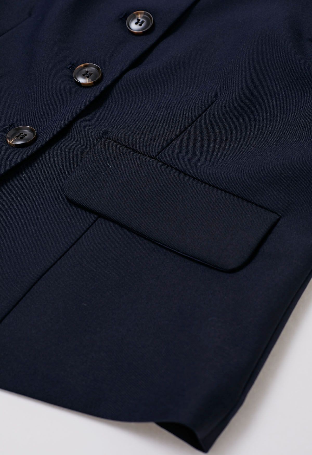 Conjunto de blazer sin mangas con botones en la parte delantera y minifalda plisada en azul marino