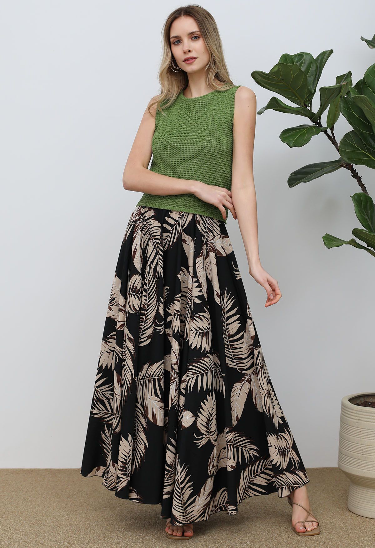 Falda larga de gasa con estampado de hojas de palmera