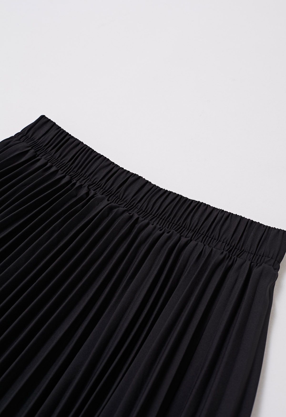Falda larga plisada con empalme de encaje floral en negro