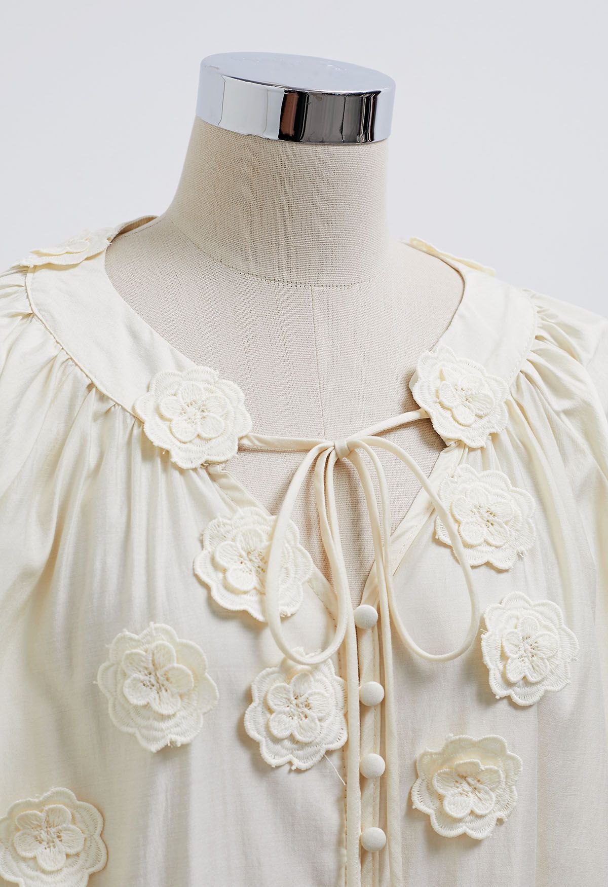 Camisa con botones de flores de encaje 3D Romantic Blossom en amarillo claro