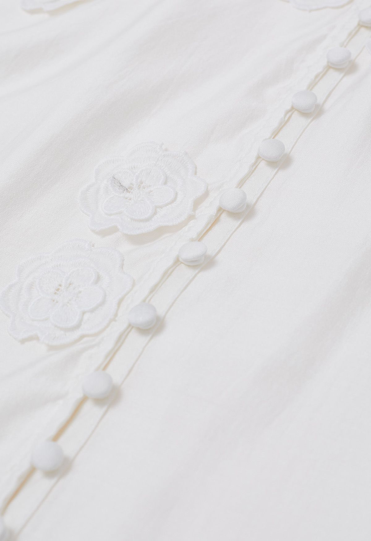 Camisa con botones de flores de encaje 3D Romantic Blossom en blanco