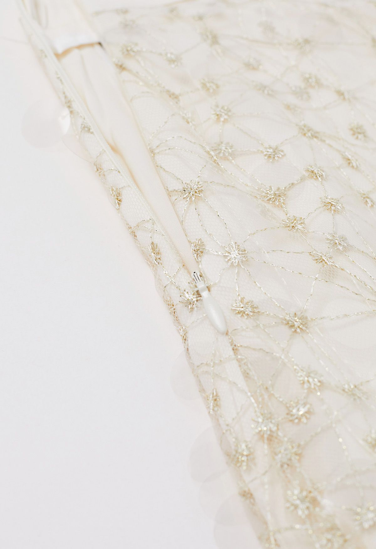 Falda de malla bordada con lentejuelas brillantes en color crema