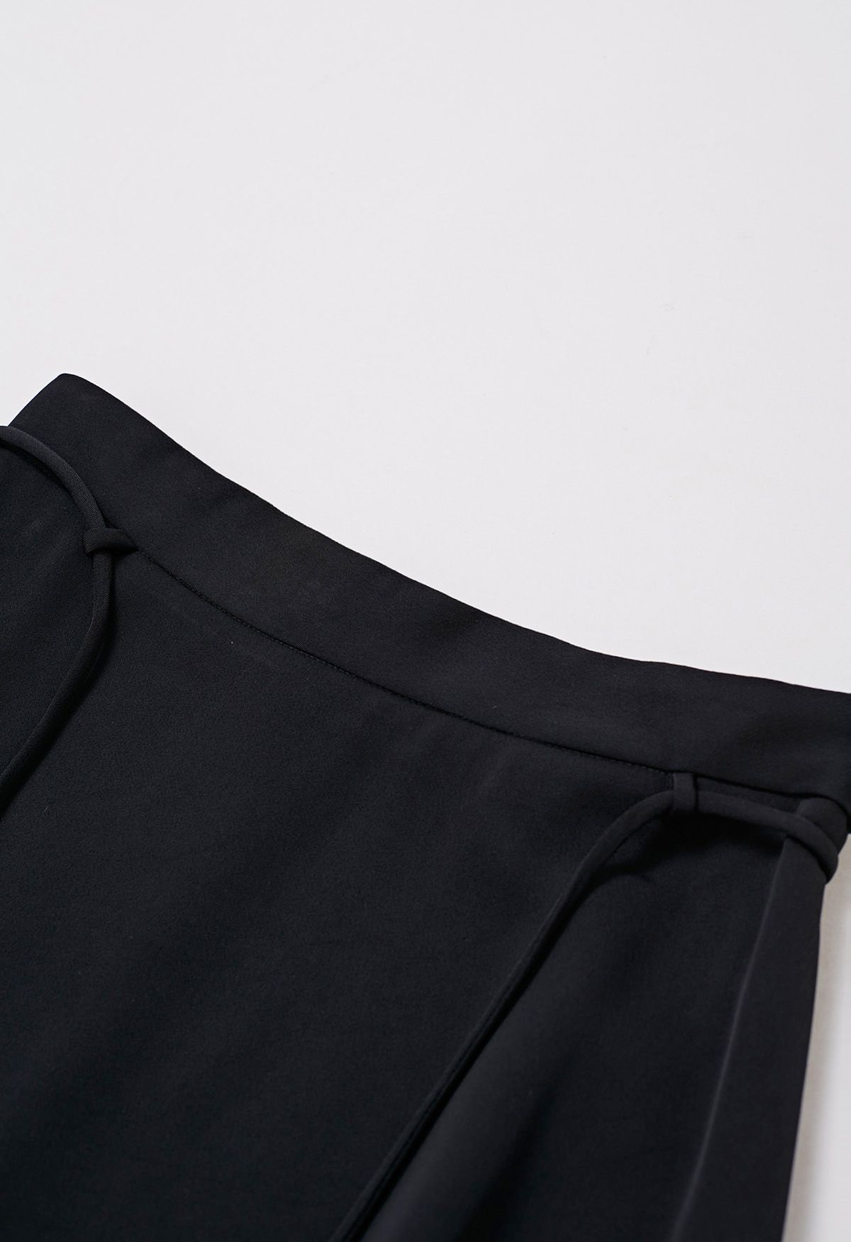 Falda midi con cintura anudada Glam en negro