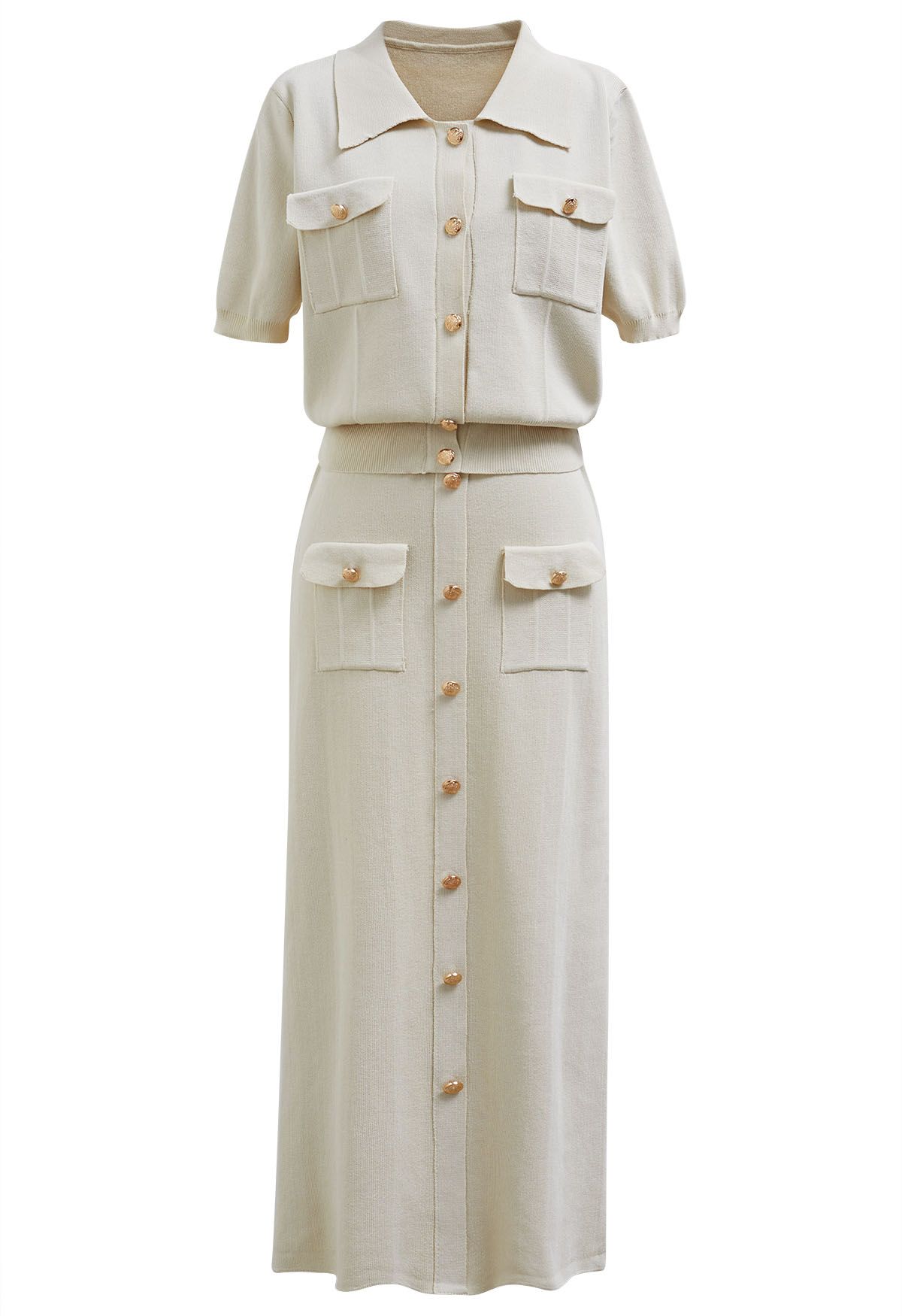 Conjunto de falda midi y top de punto de manga corta con botones destacados en marfil
