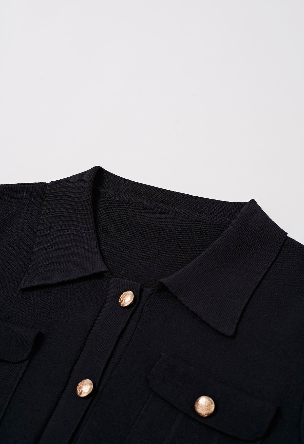 Conjunto de falda midi y top de punto de manga corta con botones destacados en negro