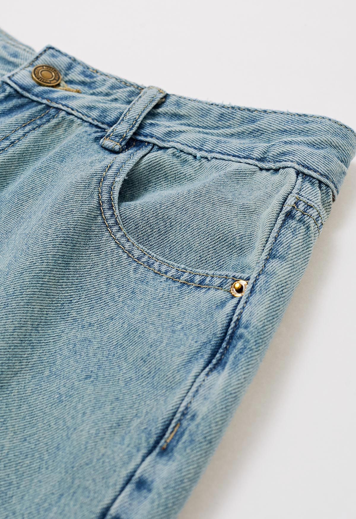 Jeans rectos con dobladillo teñido anudado