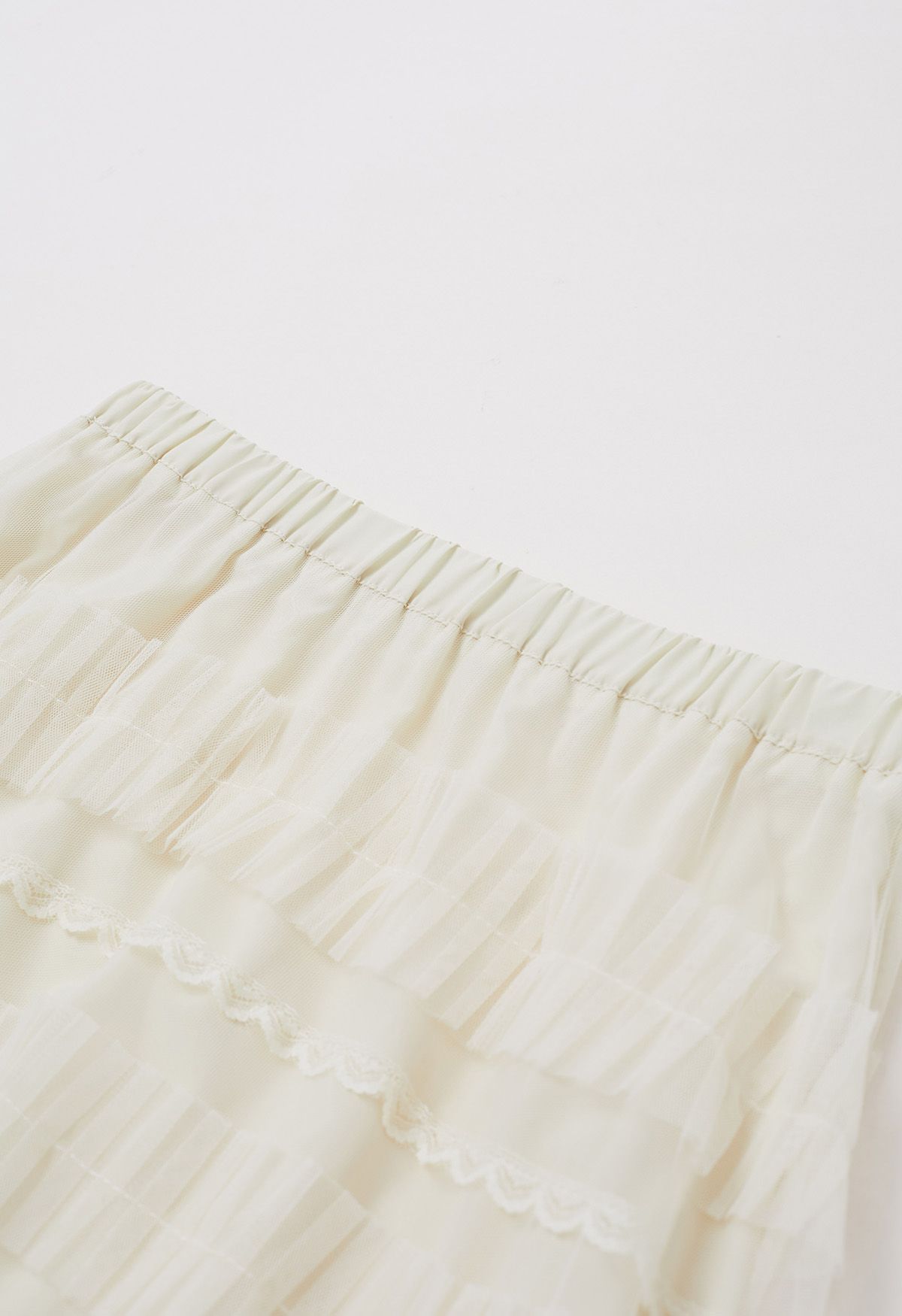 Falda larga de tul con malla de encaje y volantes en color crema