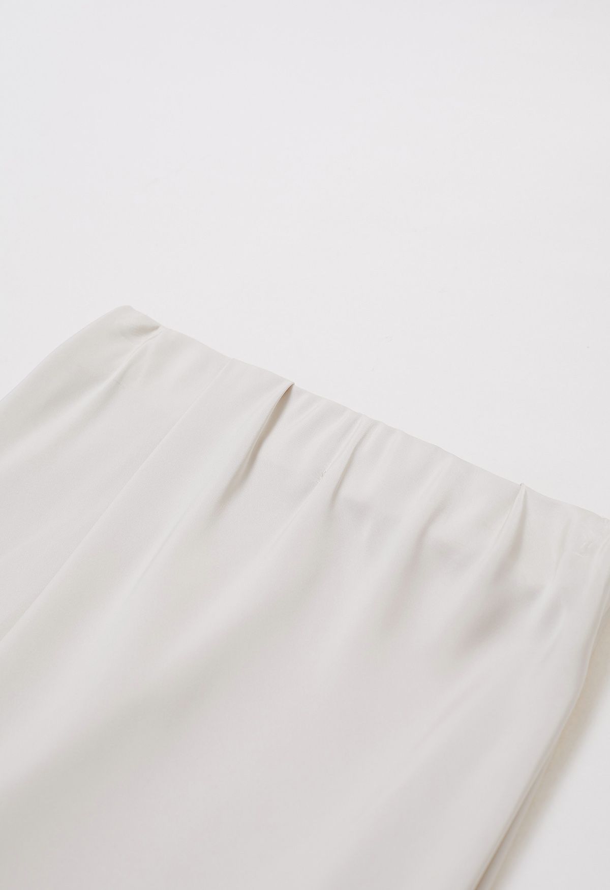 Falda larga de sirena con acabado satinado en marfil