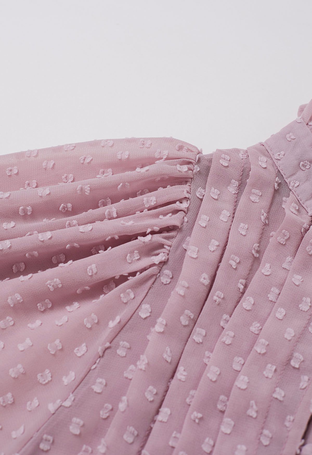 Vestido con botones y pinzas aterciopeladas en rosa