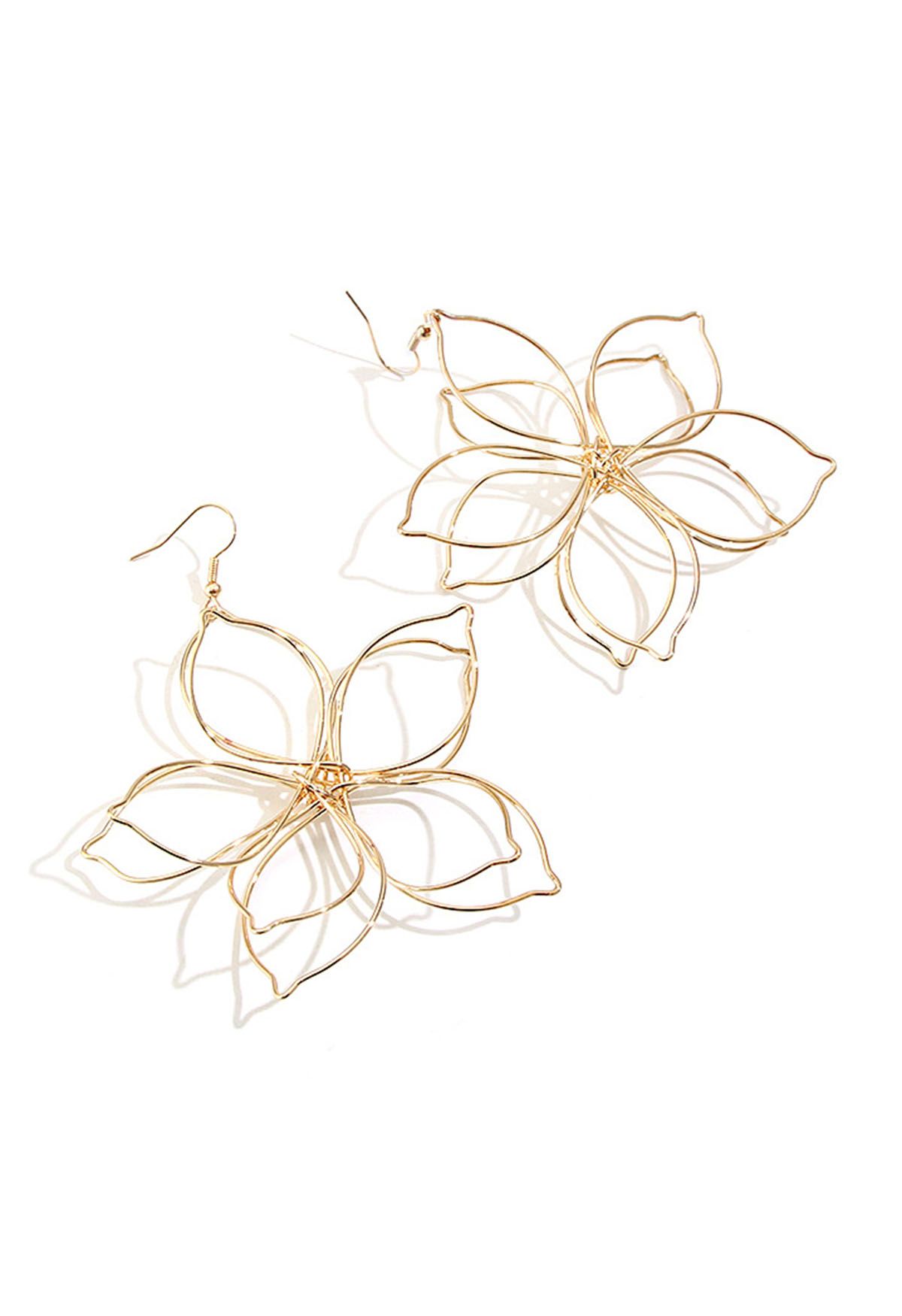 Pendientes de gancho en forma de flor de metal