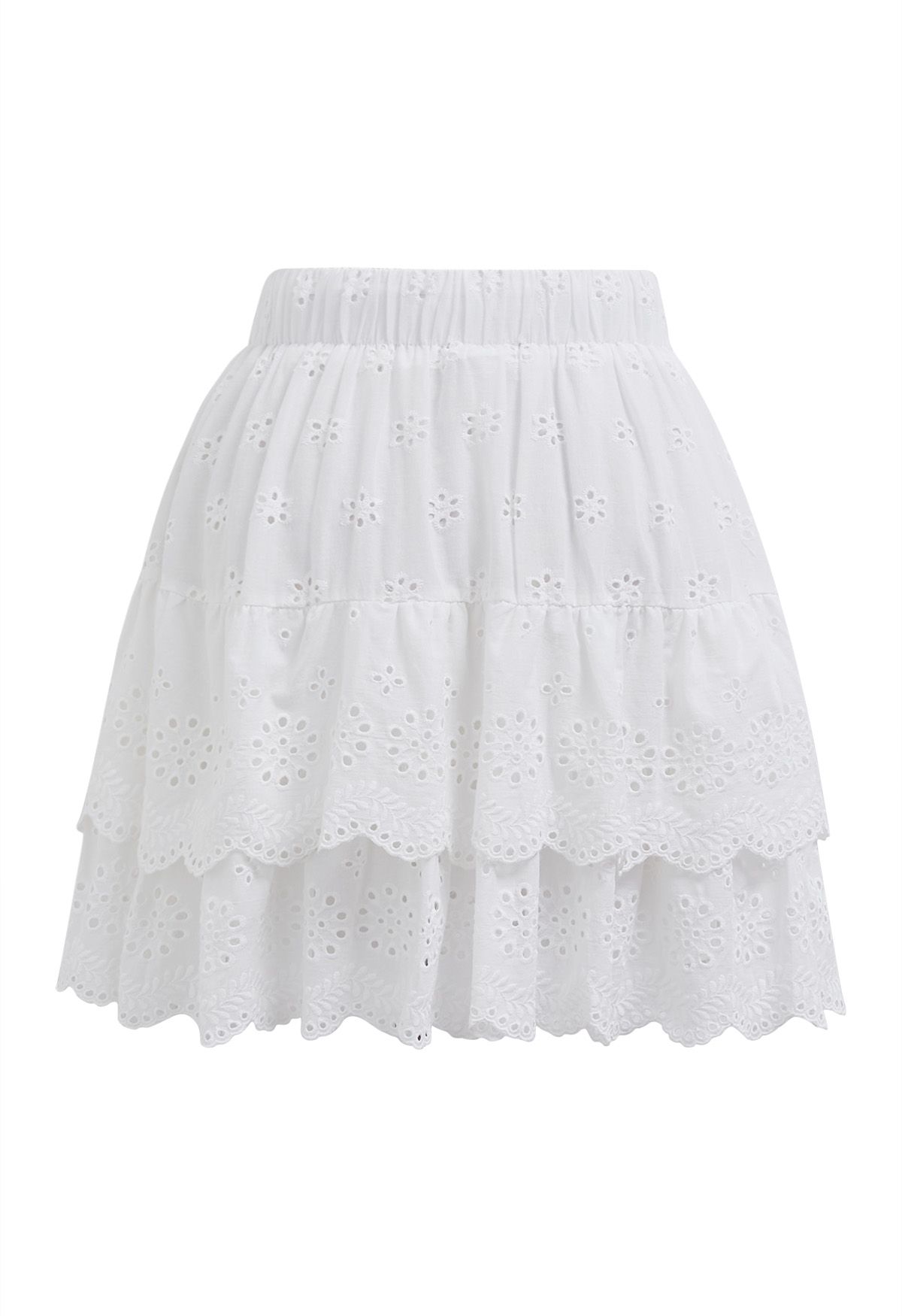 Minifalda escalonada con bordado de ojales en blanco
