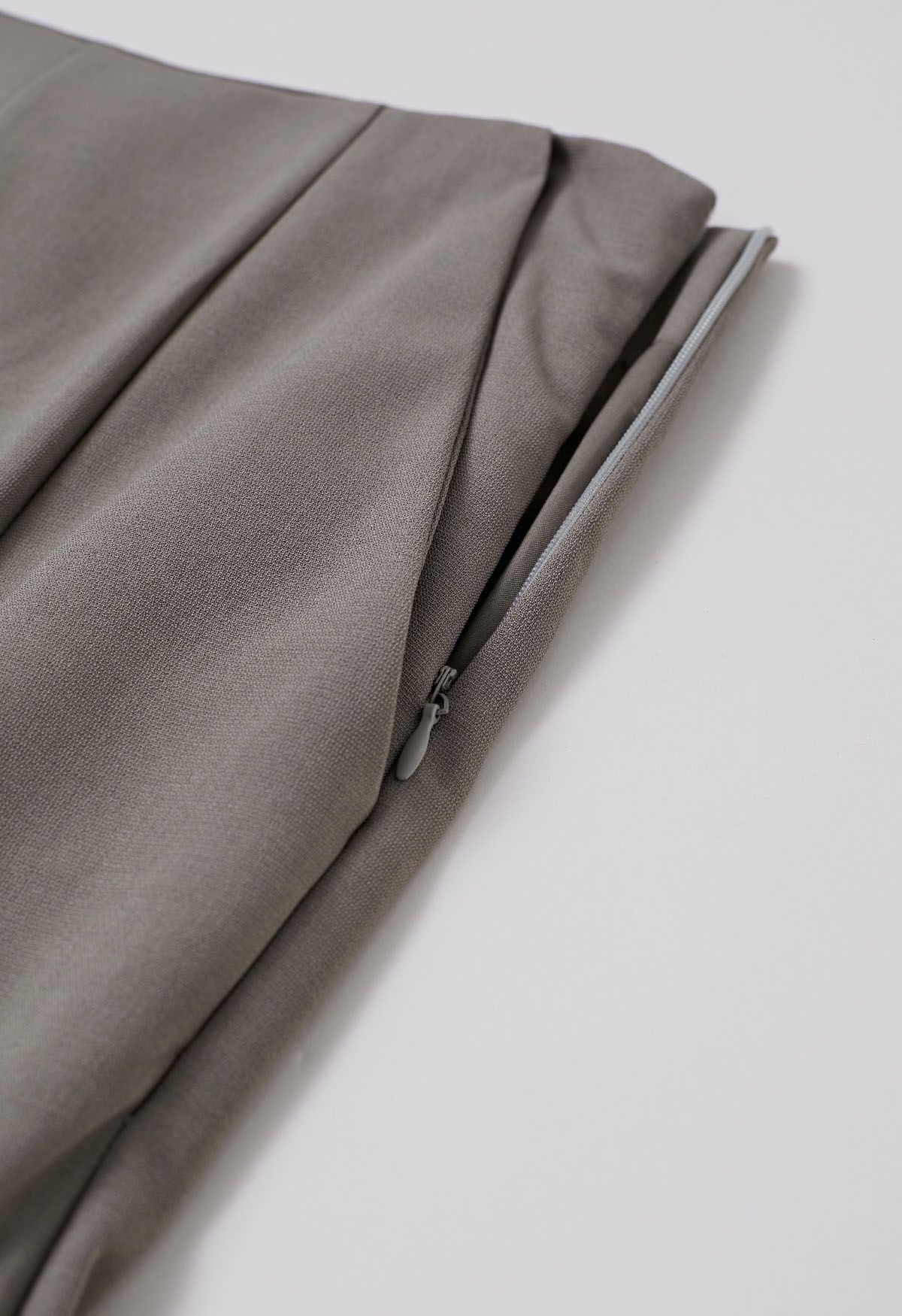 Falda larga de sirena con detalle de costuras en color topo