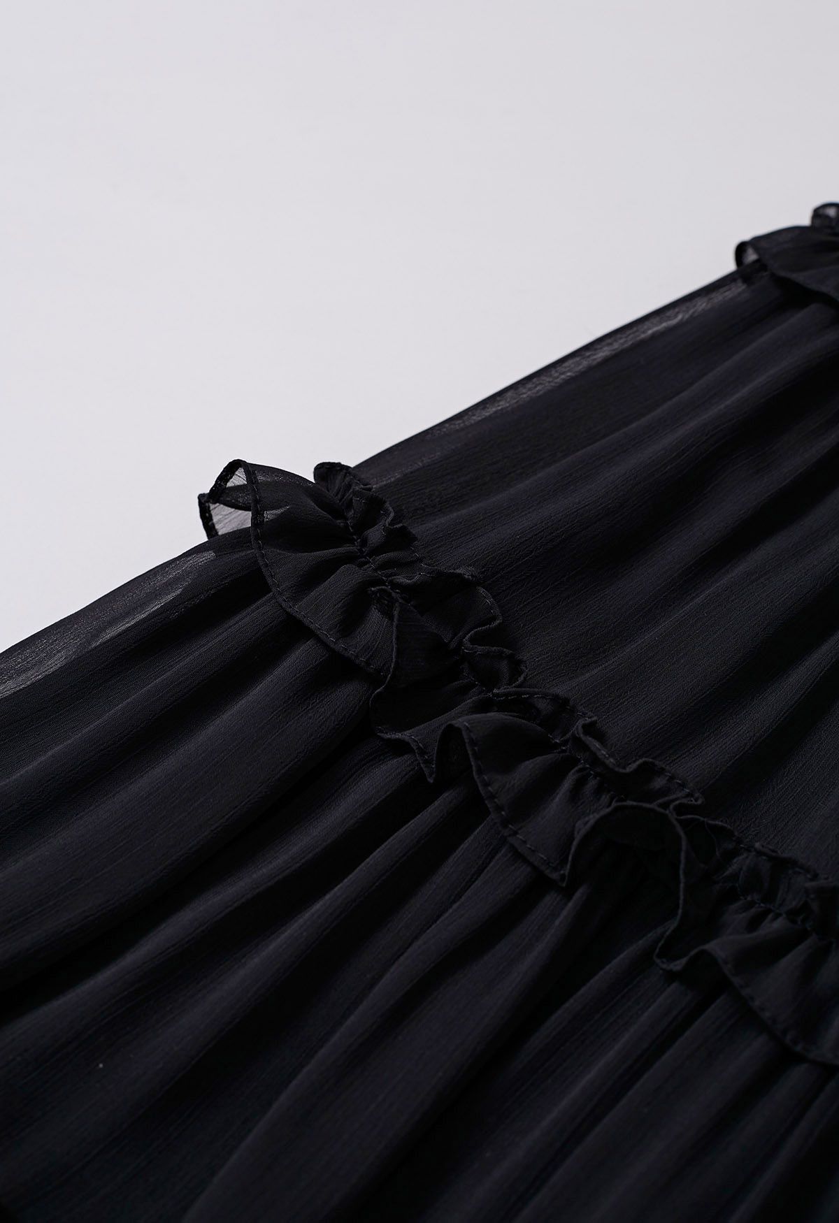 Adorable falda larga acampanada con ribete de volantes en negro