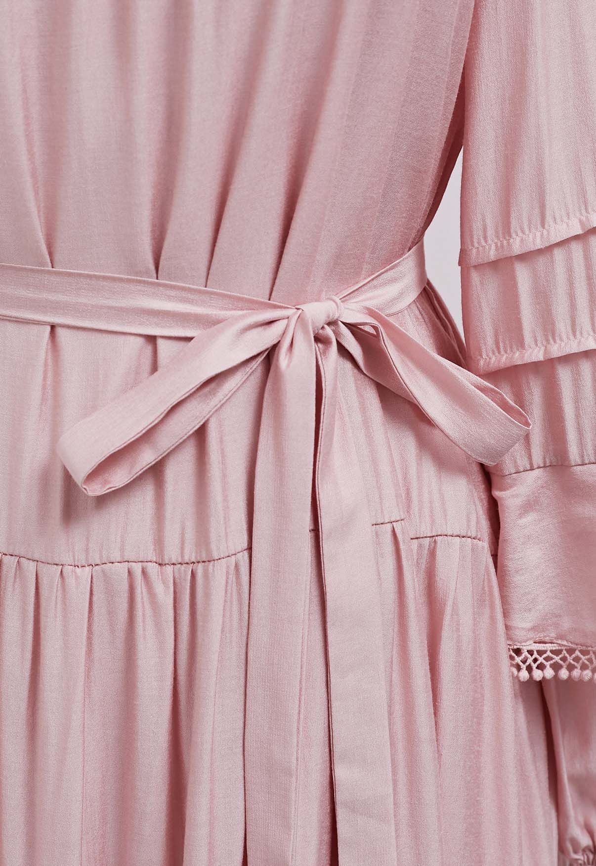 Minivestido rosa con manga escalonada y detalle de flecos