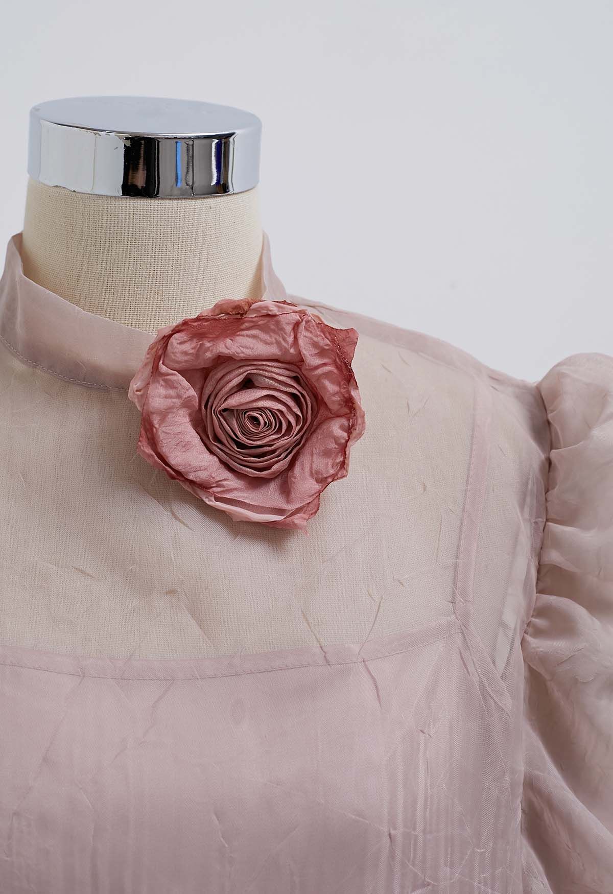 Rose Broche Top transparente con textura y mangas abullonadas en rosa