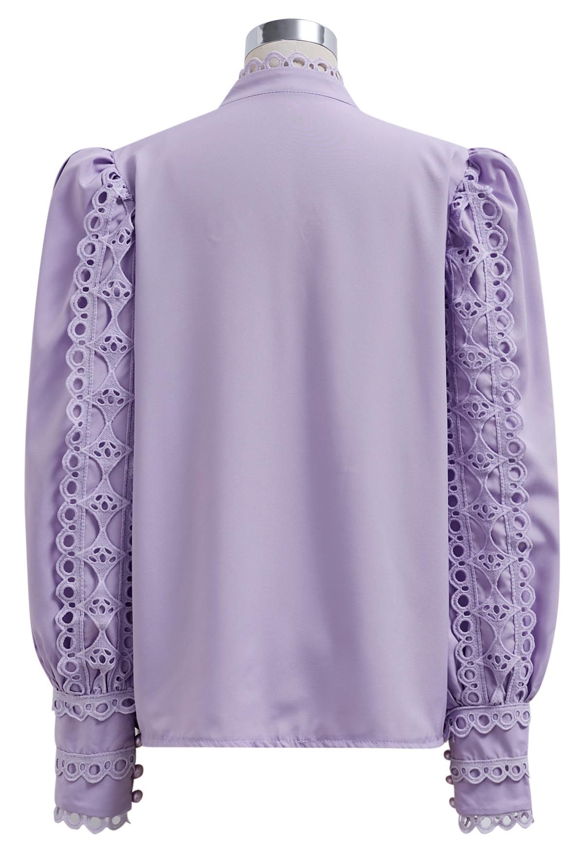 Exquisita camisa con botones y mangas de burbujas en color lila