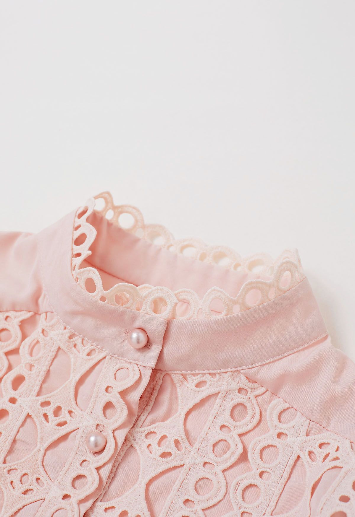 Exquisita camisa con botones y mangas de burbujas en color rosa