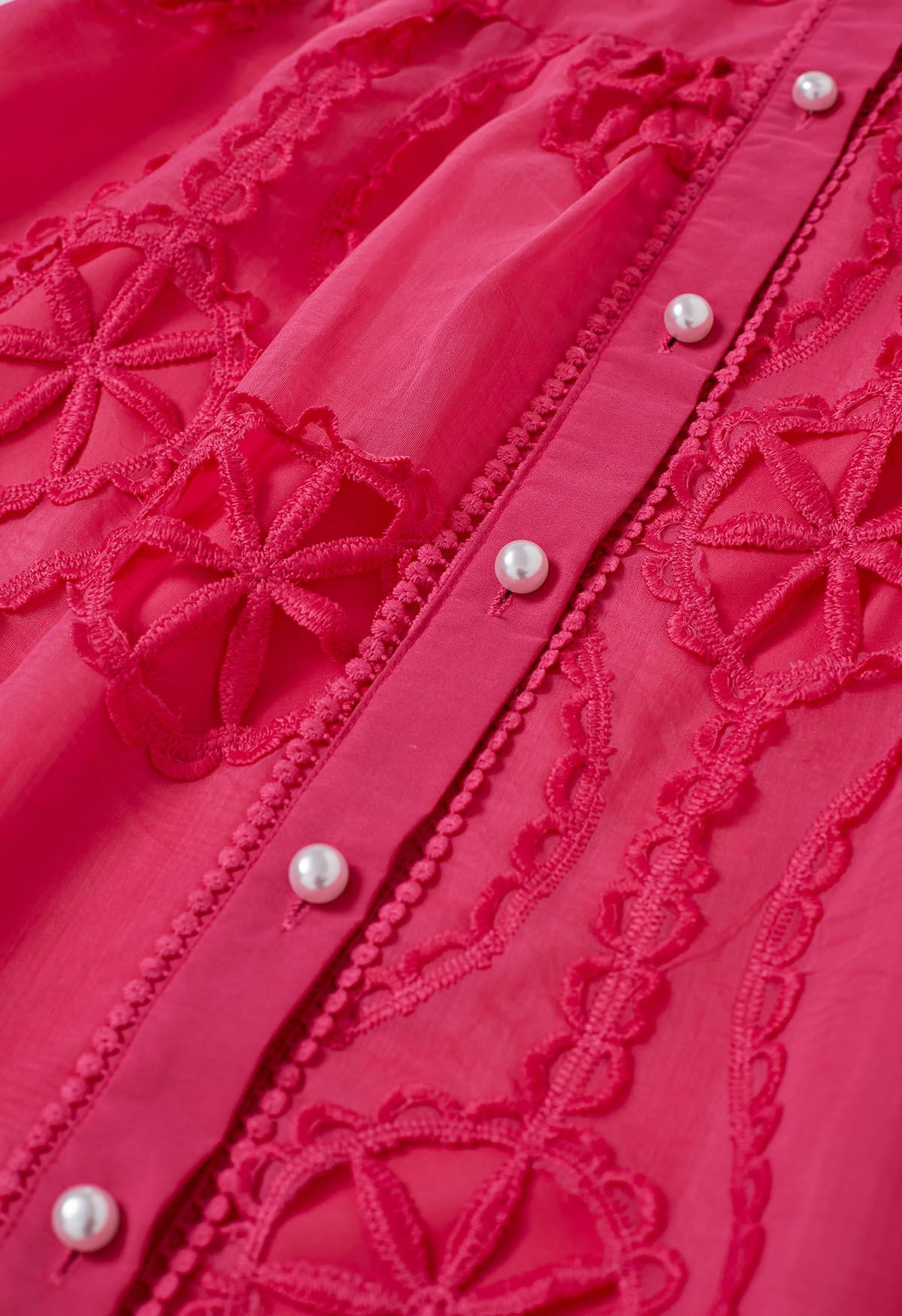 Vestido midi con botones de crochet calado en rosa intenso