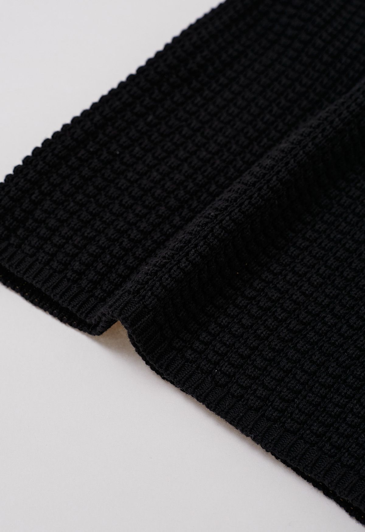 Top sin mangas de punto calado de color liso en negro